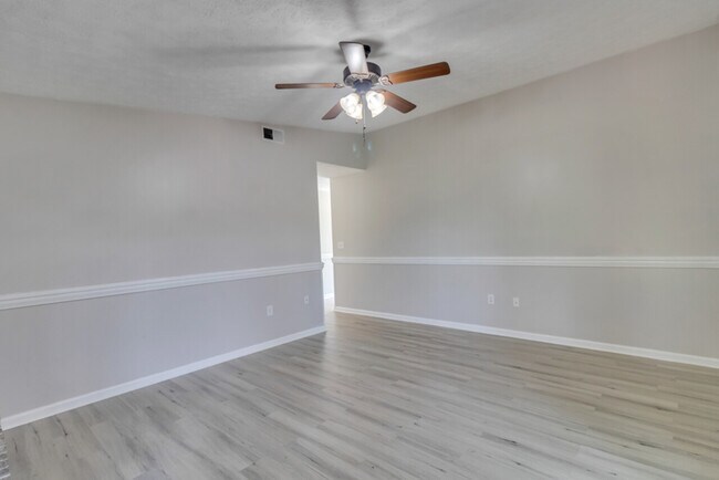 Building Photo - 22 Barksdale Dr