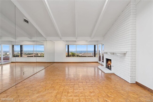 Building Photo - 4 br, 3 bath House - 11 Half Moon Bay Dr