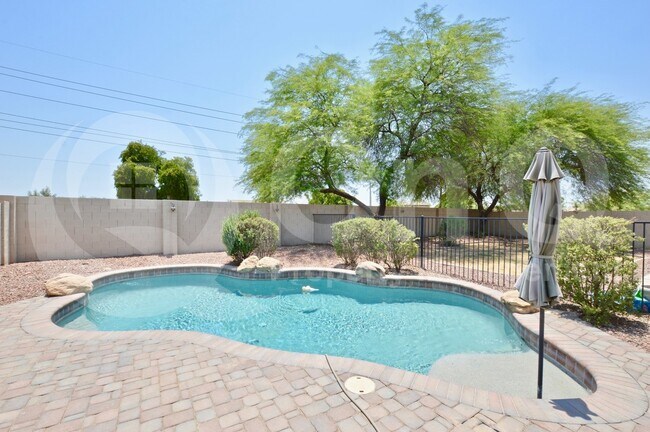 Building Photo - 14605 W Verde Ln