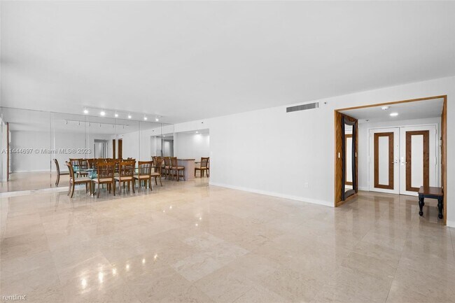 Foto del edificio - 2 br, 2.5 bath Condo - 10205 Collins Ave A...