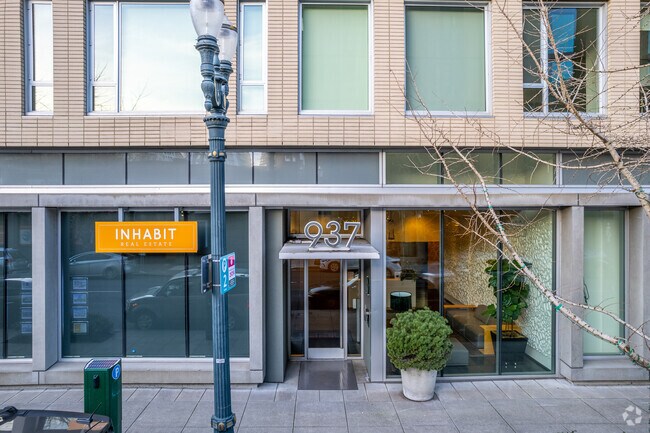 Entrance - 937 NW Glisan St