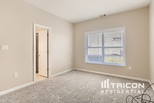 Foto del edificio - 227 English Oaks Ln