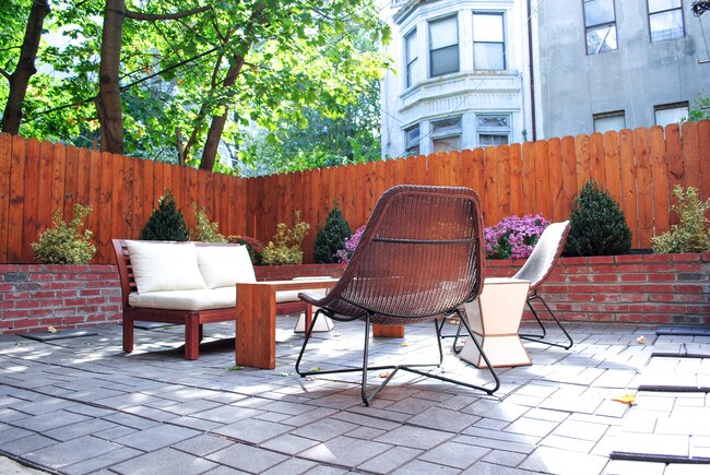 Building Photo - 1162 Pacific St