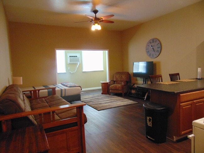 Foto del edificio - Orchid Manor Condo Studio w/Full kitchen + Enclosed lanai