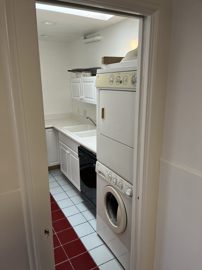 Kitchenette - 1111 Washington Ave