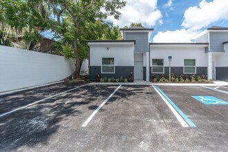 Building Photo - 705 S Orange Ave