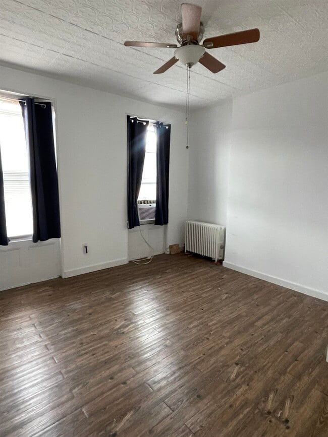 Building Photo - 813 Willow Ave