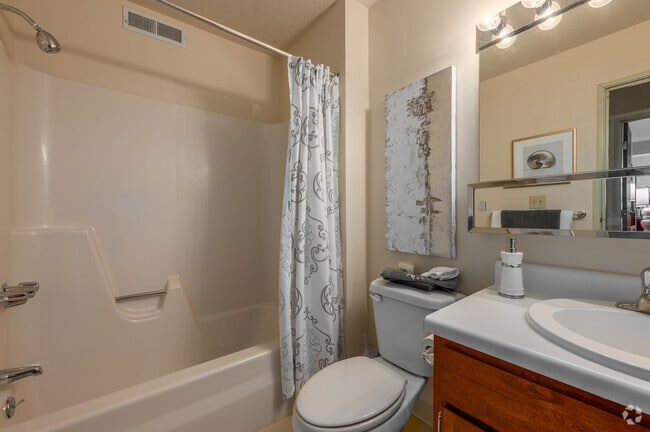 Model - 2 BD, 1 BA - 950SF - Bathroom - Willowood Apartments