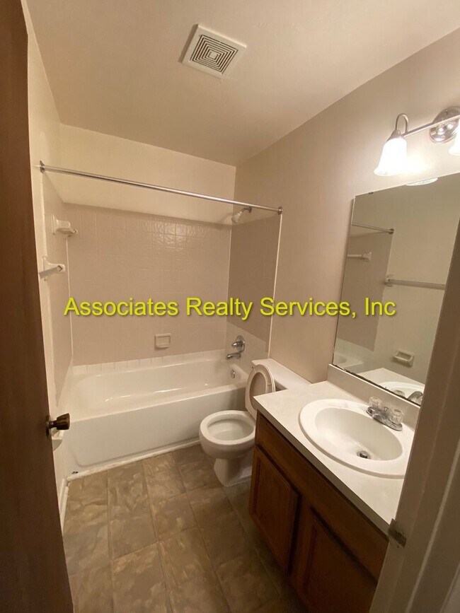 Foto del edificio - Cute Foxmoor 2/1.5 Townhome