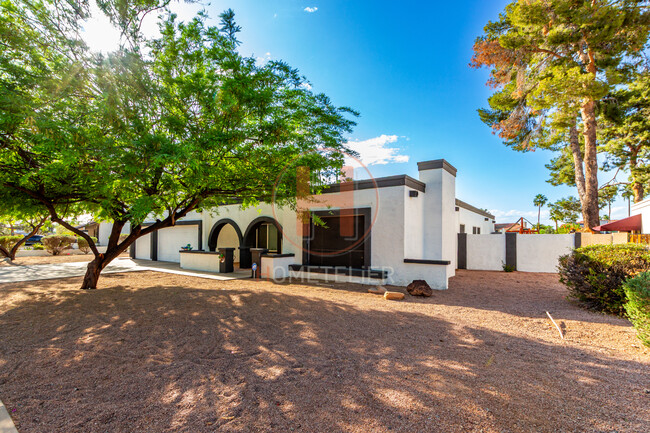 Building Photo - 2220 W Monterey Ave