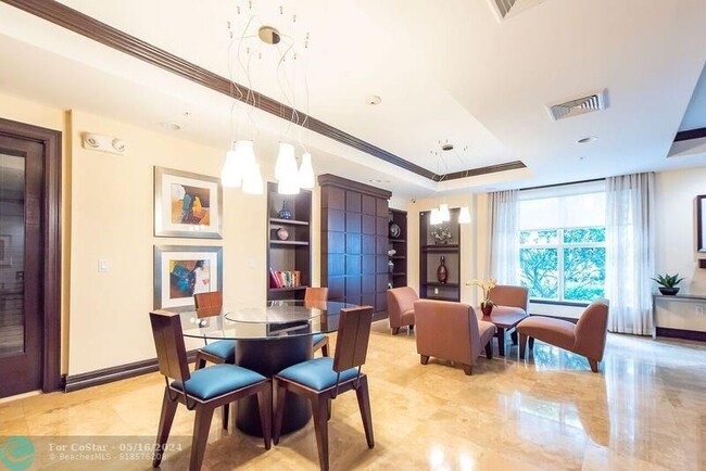 Foto del edificio - 2421 NE 65th St