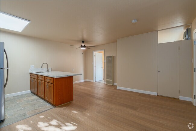 1HAB, 1BA - Unidad 21 - Comedor - The Montecito Apartments