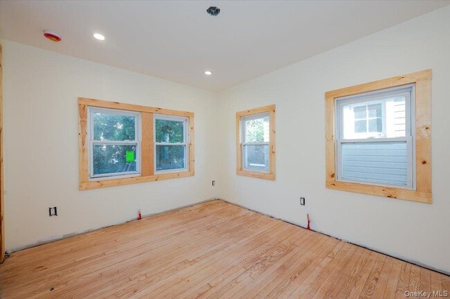 Building Photo - 132 A Raymond St