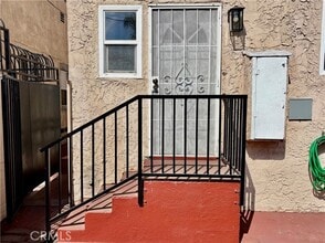 Building Photo - 10518 S Vermont Ave
