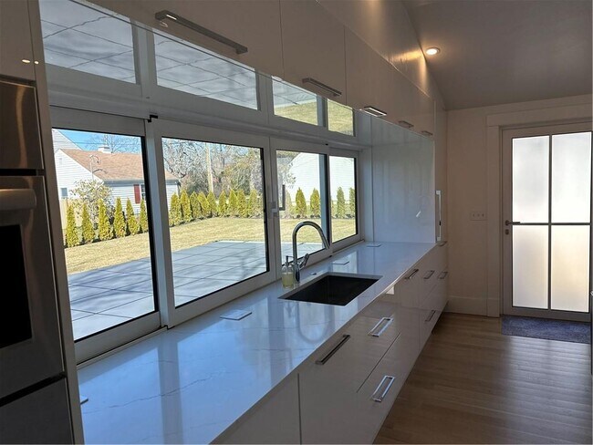 Building Photo - 76 Memorial Blvd