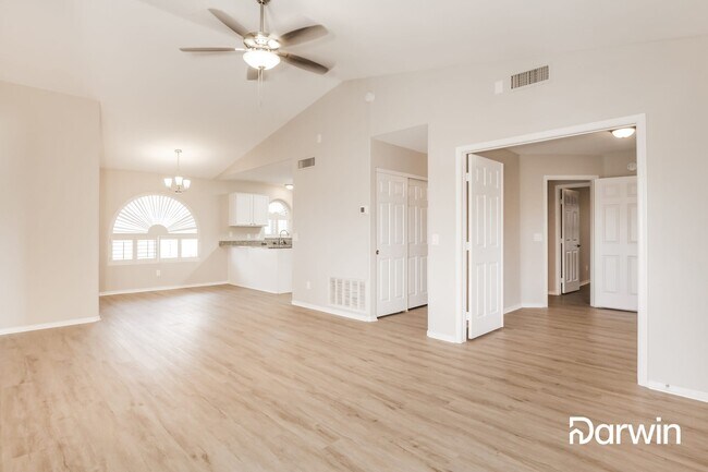 Building Photo - 7549 W Kerry Ln, Glendale, AZ 85308