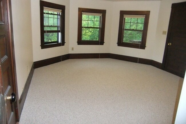 Building Photo - 61 Judkins St