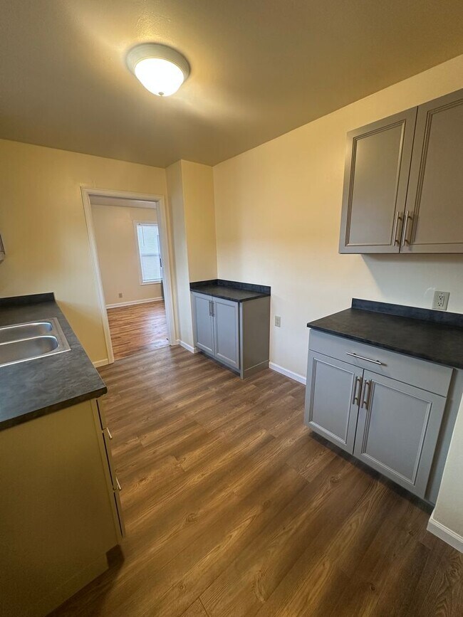 Foto del edificio - 305 S 33rd St