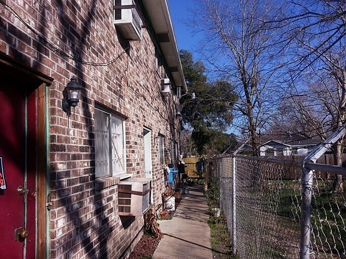Primary Photo - 8005 Bowen St