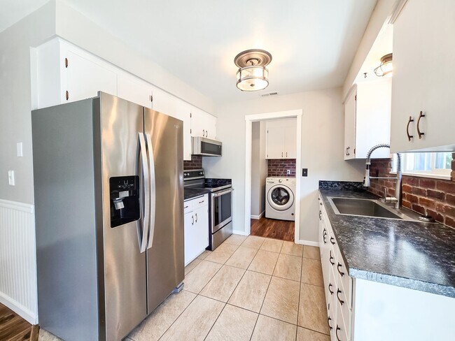 Building Photo - 2BD Rambler in LSSD
