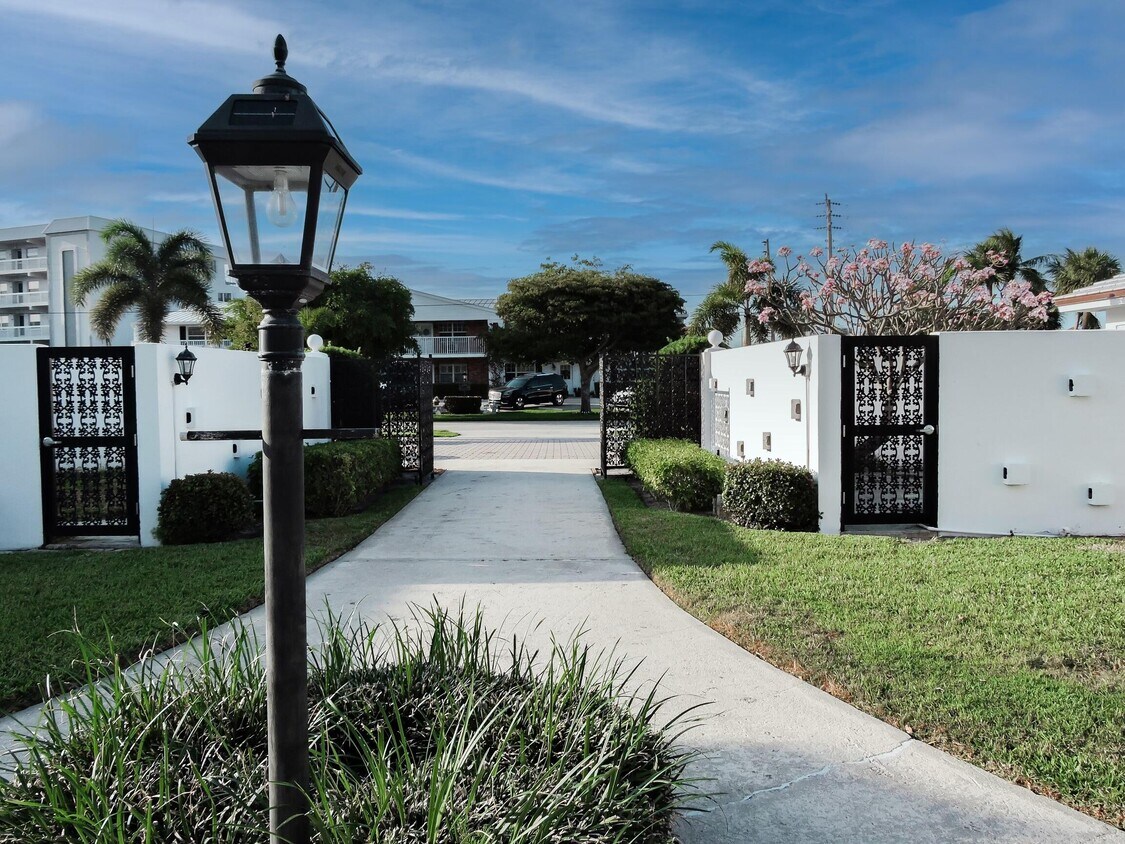 Foto principal - 136 Yacht Club Dr