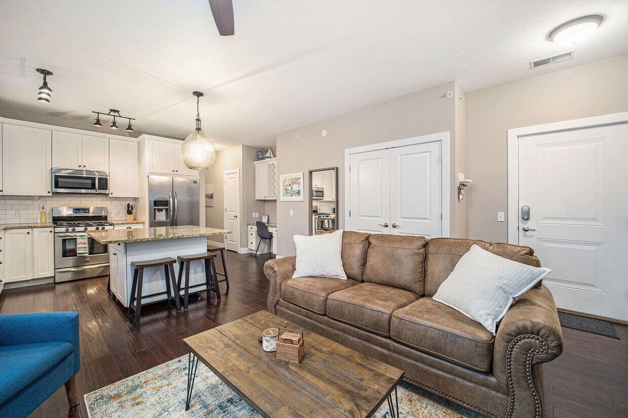 Foto principal - 115 E Eighth St