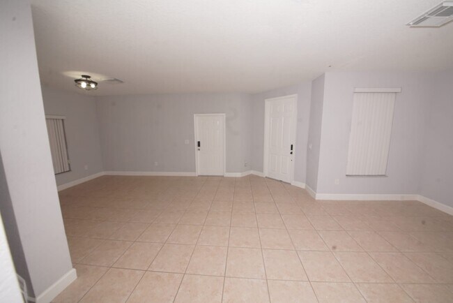 Foto del edificio - 5095 Rambler Rose Way