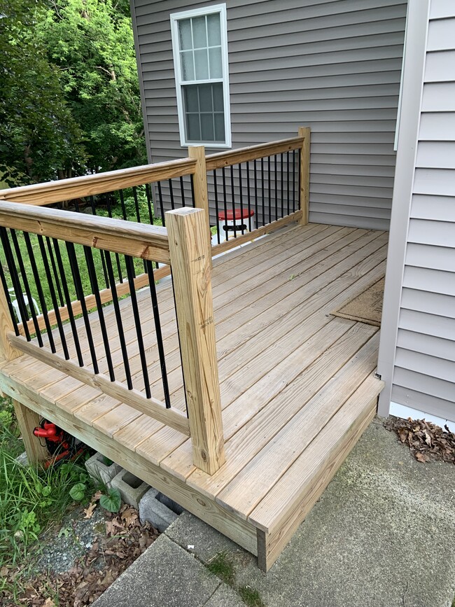 Entrance/Deck - 56 Mascoma St