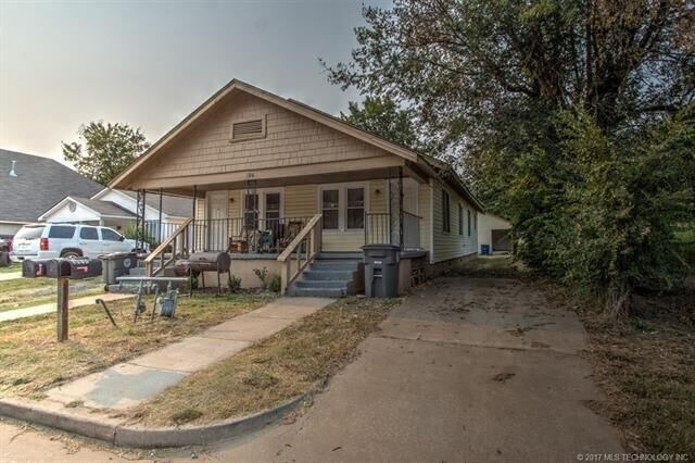 Primary Photo - 1106 E Queen St