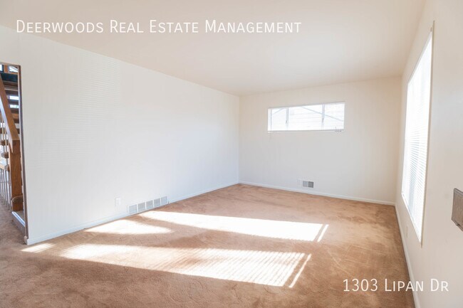 Building Photo - Spacious 2 Bed / 2 Bath Home Available in ...