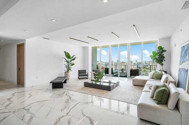 Foto del edificio - 300 Sunny Isles Blvd