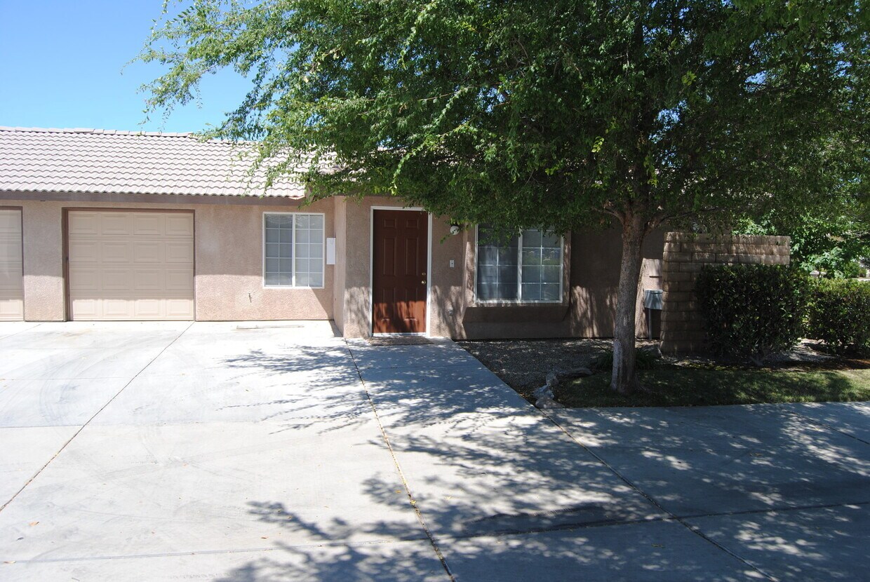 711 SPRING MEADOW CT. 1 & 2 Apartment for Rent in Bakersfield, CA