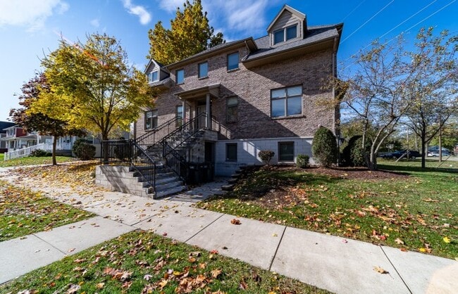 Exterior - 806 S Bend Ave