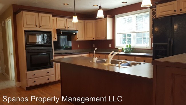 Building Photo - 3 br, 2.5 bath House - 33 Marblehead Rd.