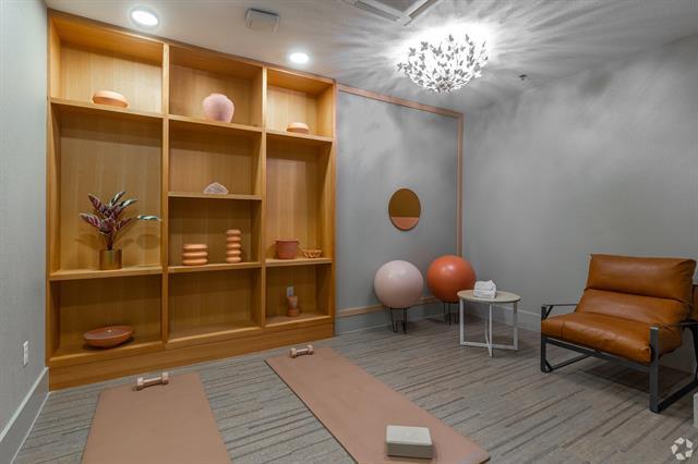 Foto del edificio - 596 W 9th St