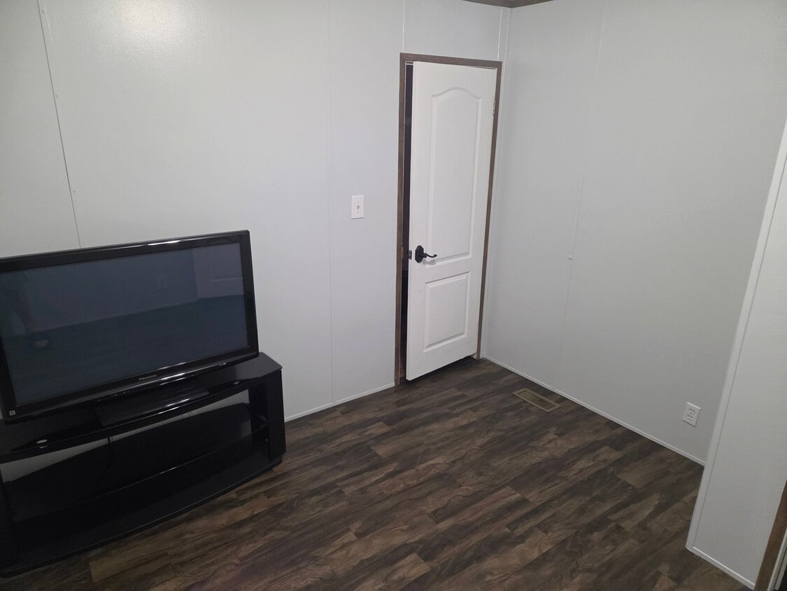 Building Photo - 2020 Rustic Trail