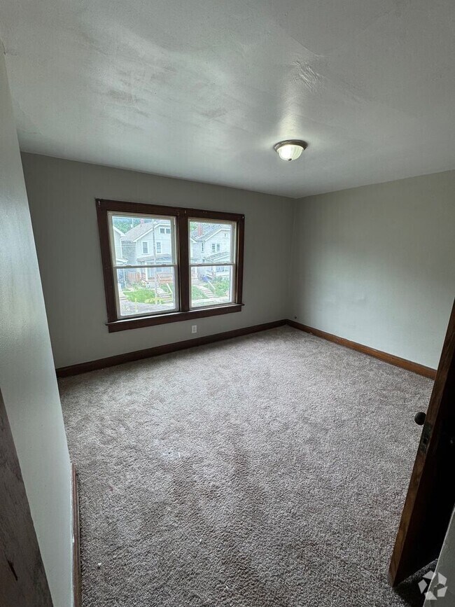 Building Photo - 736-738-738 Seymour Ave