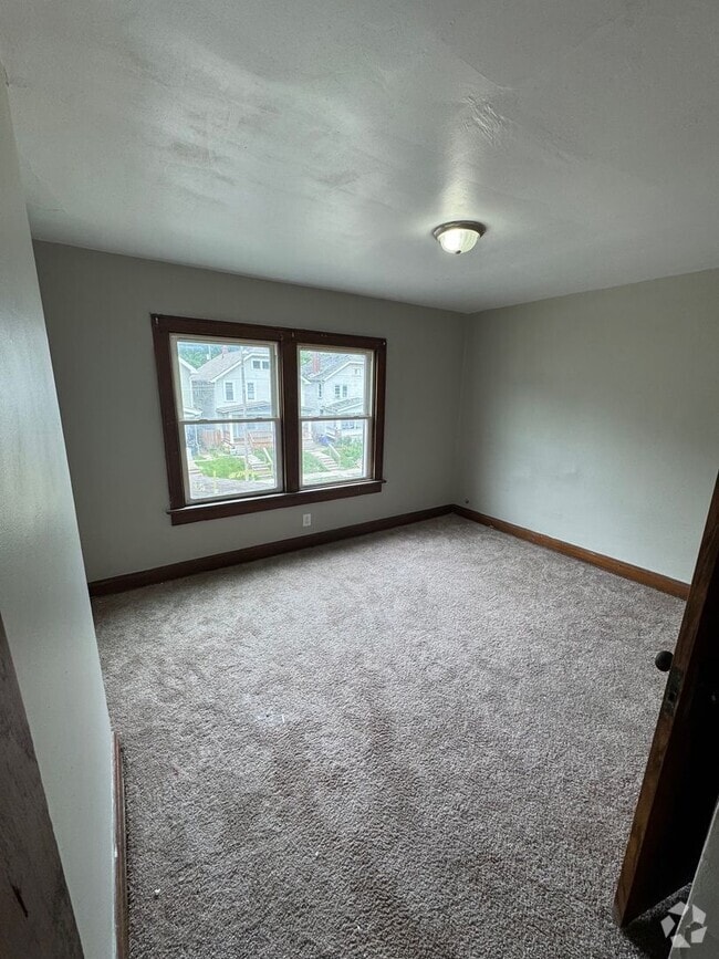 Building Photo - 736-738-738 Seymour Ave