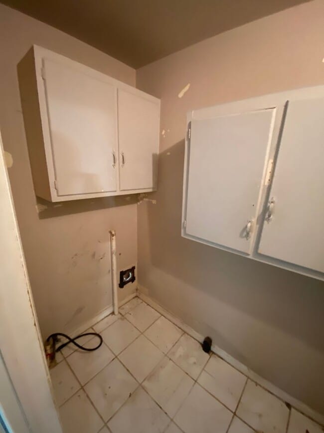Building Photo - 2Br Hardwoods