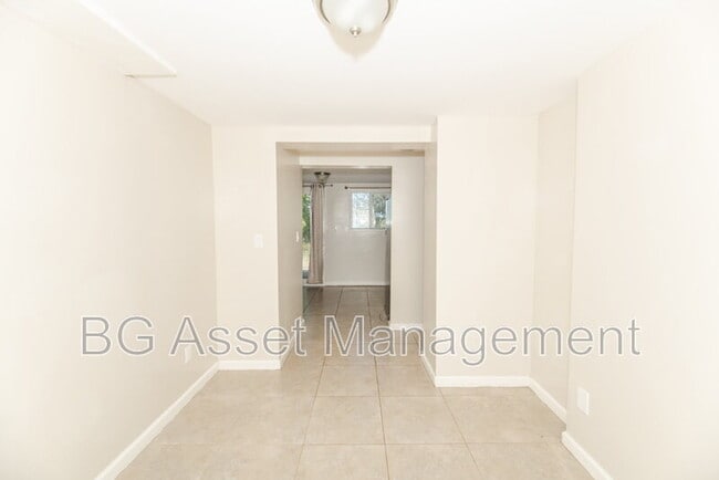 Building Photo - 1723 Bayo Vista Ave