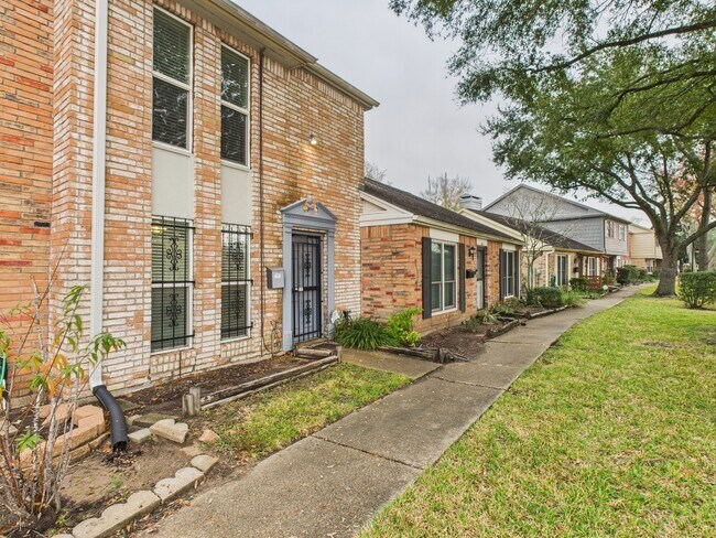 Building Photo - 6416 Bankside Dr