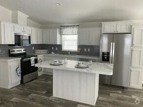 Building Photo - 321 Queen Mary Loop