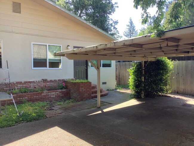 Building Photo - Cvet-2