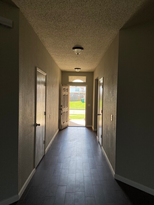 Building Photo - 1510 Shady Shores Dr