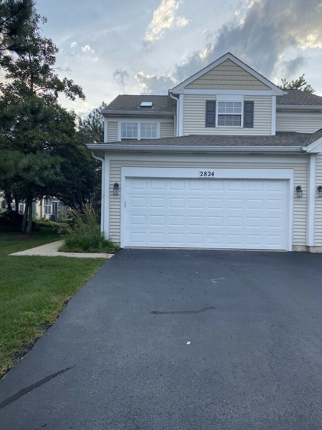 Building Photo - 2824 White Thorn Cir