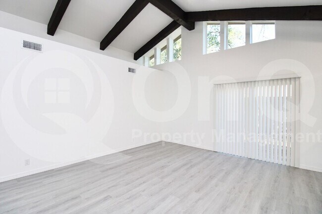 Building Photo - 5623 S Rocky Point Rd