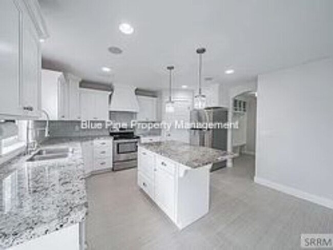 Building Photo - 5660 Truscott Dr
