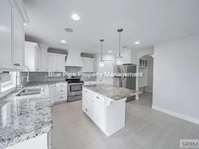 Foto del edificio - 5660 Truscott Dr
