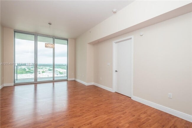 Foto del edificio - 3470 E Coast Ave