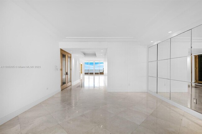 Foto del edificio - 791 Crandon Blvd